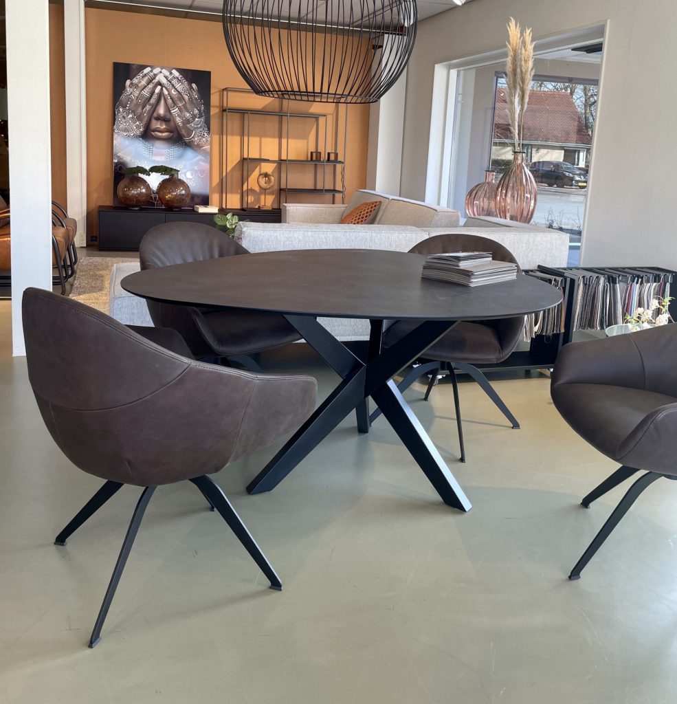 Sepp eetkamertafel bij Wagenmans wonen en slapen in Lemelerveld